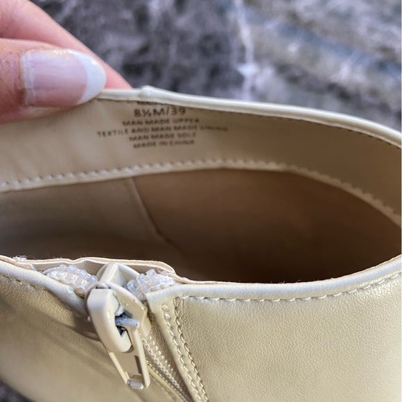 M6 Lexey Bootie Cream and Black flare Heel Never Worn Size 8 1/2M/ 39 - Picture 12 of 16